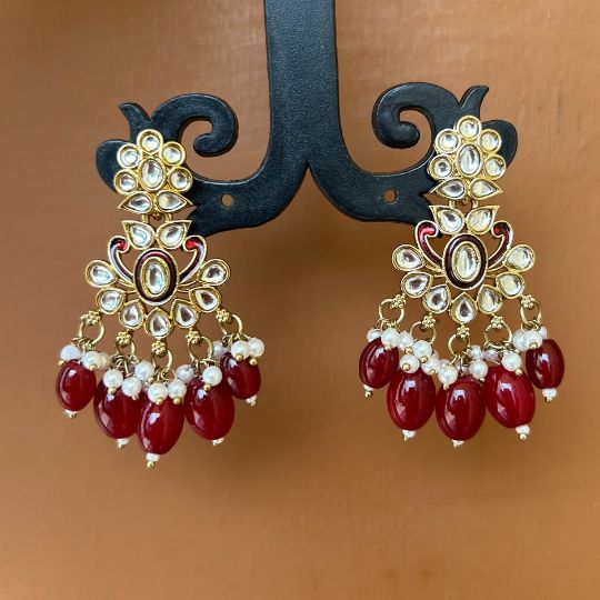 Ruhiya Maroon Chandbalis