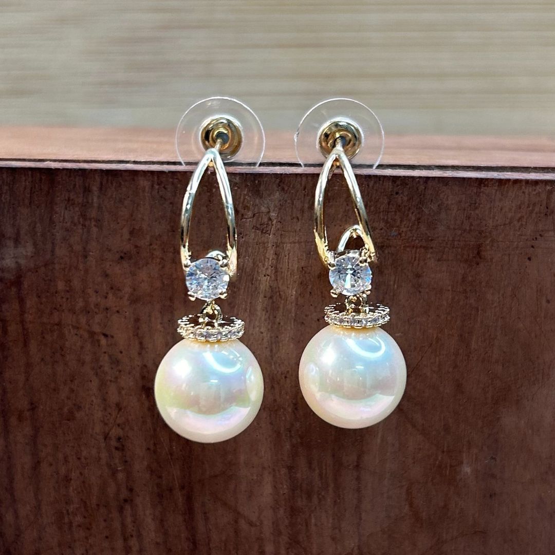 Glassy Pearl Earrings