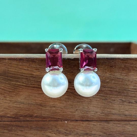 Bijou Pearl Stud Earrings