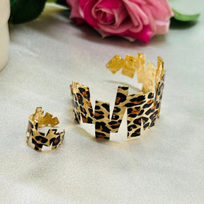 Animal Structured Bracelet With Ring
