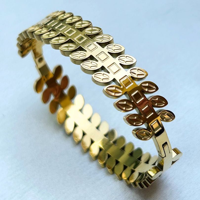 Leaf Structured Golden Bracelet