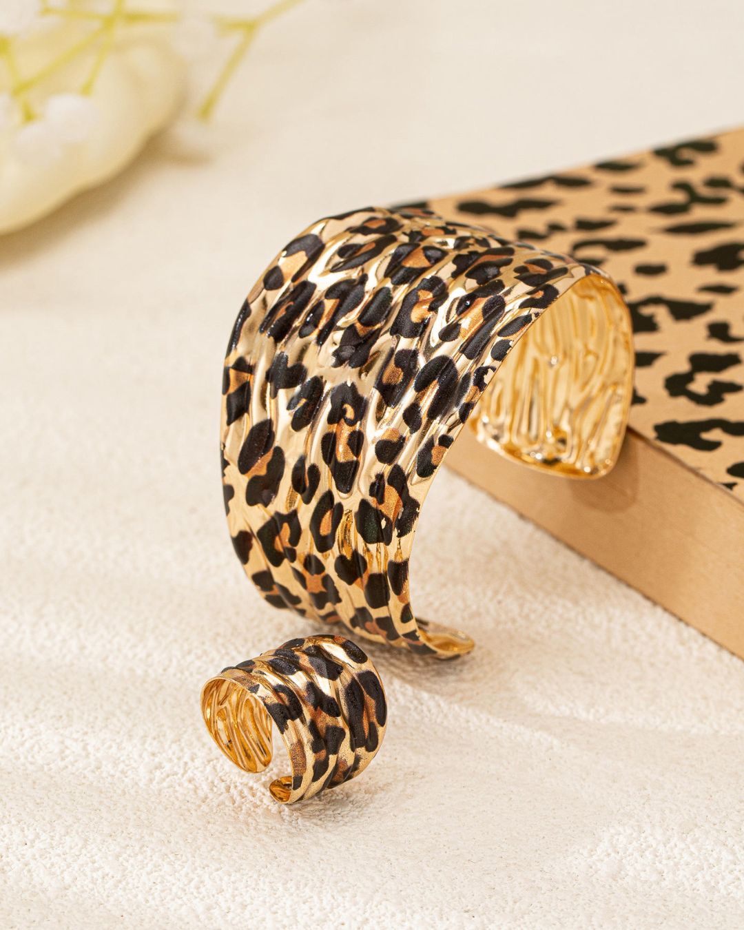 Animal Print Structured Handcuff With Finger Ring