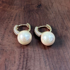 Shiny Pearl AD earrings