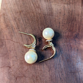 Glassy Pearl Earrings