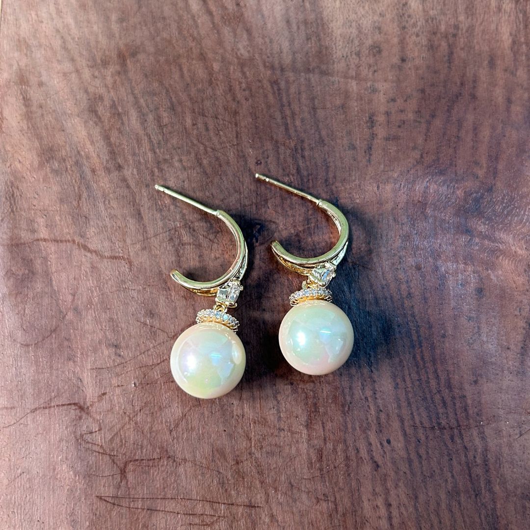 Glassy Pearl Earrings