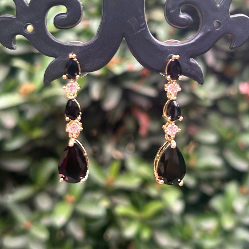 Una Black Drop Earrings