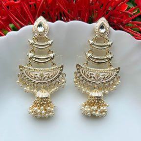 Hena White Chandbalis