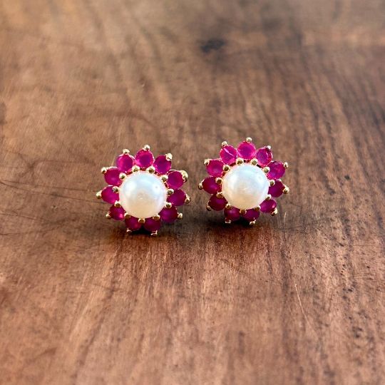 Gory Ruby Pearl Stud Earring