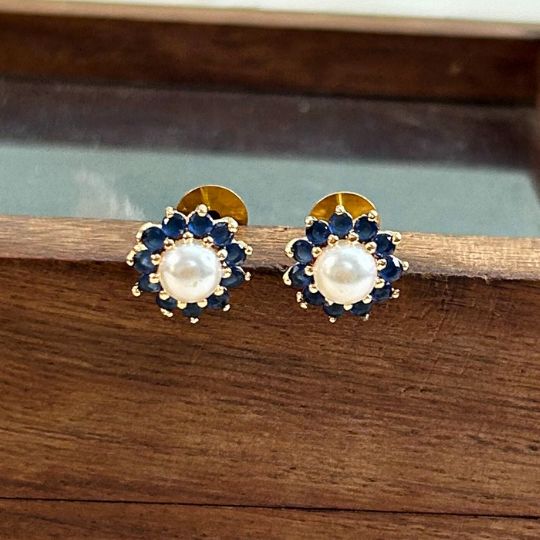 Gory Blue Pearl Stud Earring