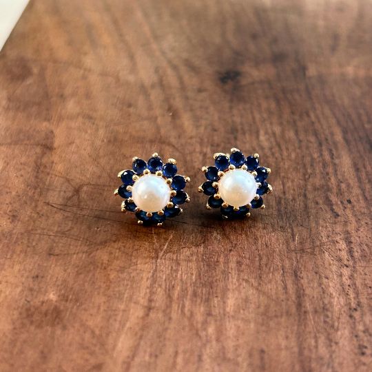 Gory Blue Pearl Stud Earring