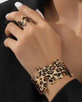 Animal Structured Bracelet With Ring