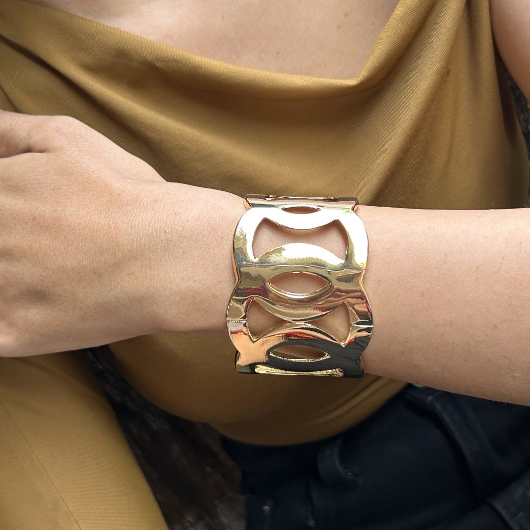 Golden Cut-out Shiny Handcuff / Kada