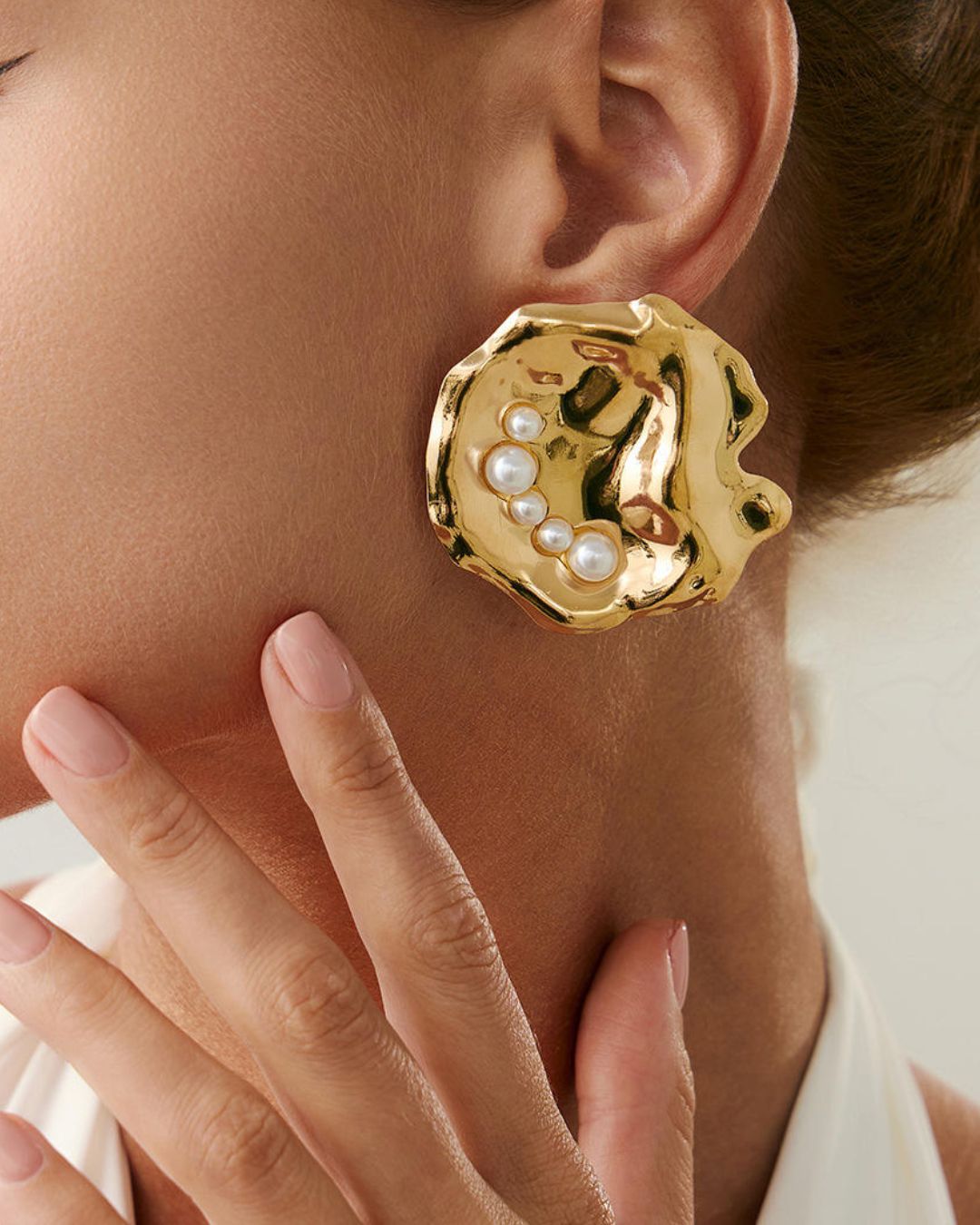 Pearl Structured Stud Earrings