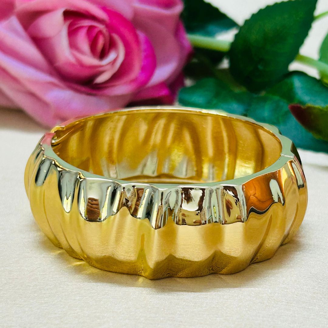 Golden Bold Textured Metalic Handcuff / Kada