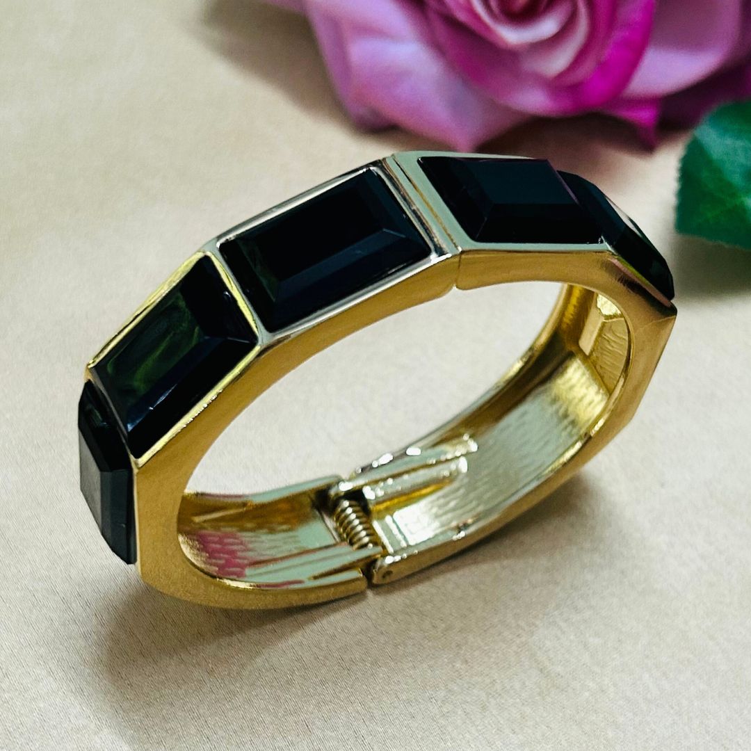Black Rhinestone Openable Bracelet
