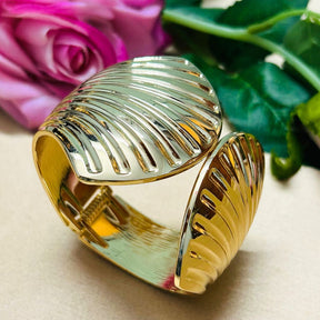 Golden Shiny Shell-Shaped Handcuff/Kada