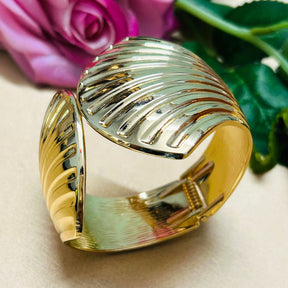 Golden Shiny Shell-Shaped Handcuff/Kada