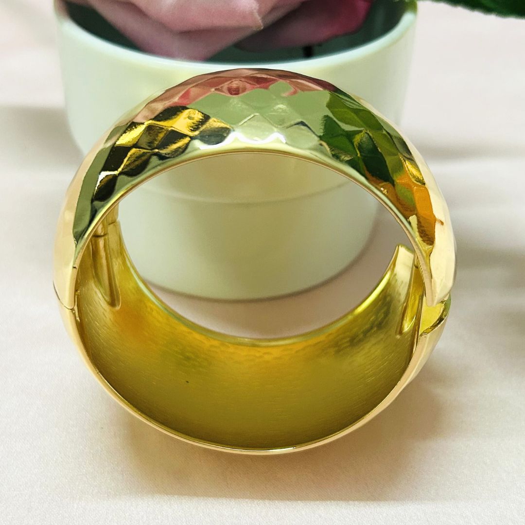 Golden Shiny Zigzag Openable Kada/Cuff