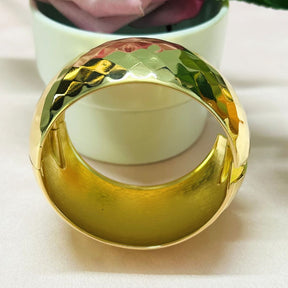 Golden Shiny Zigzag Openable Kada/Cuff