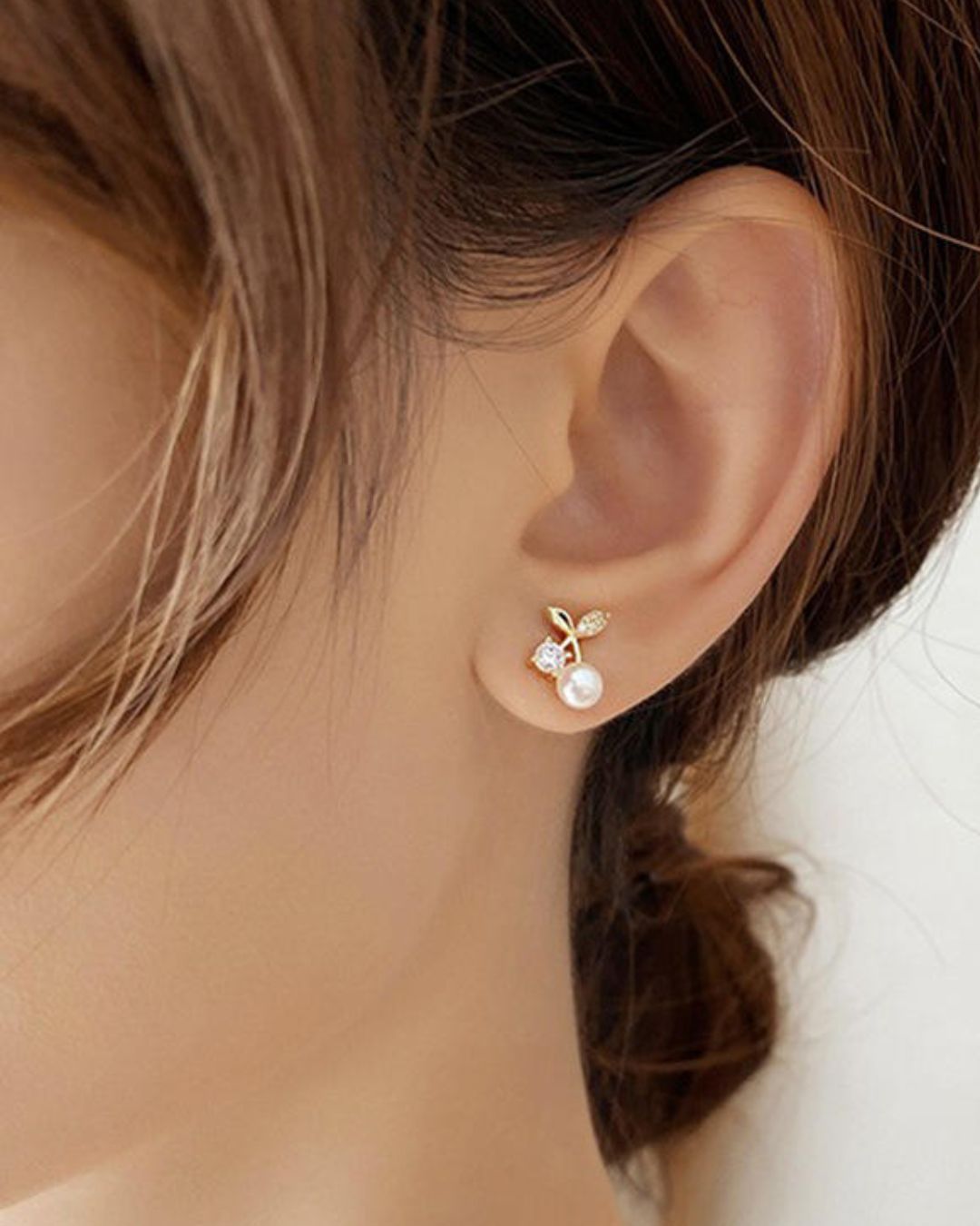 Cherry Shining Pearl American Diamond Stud Earring