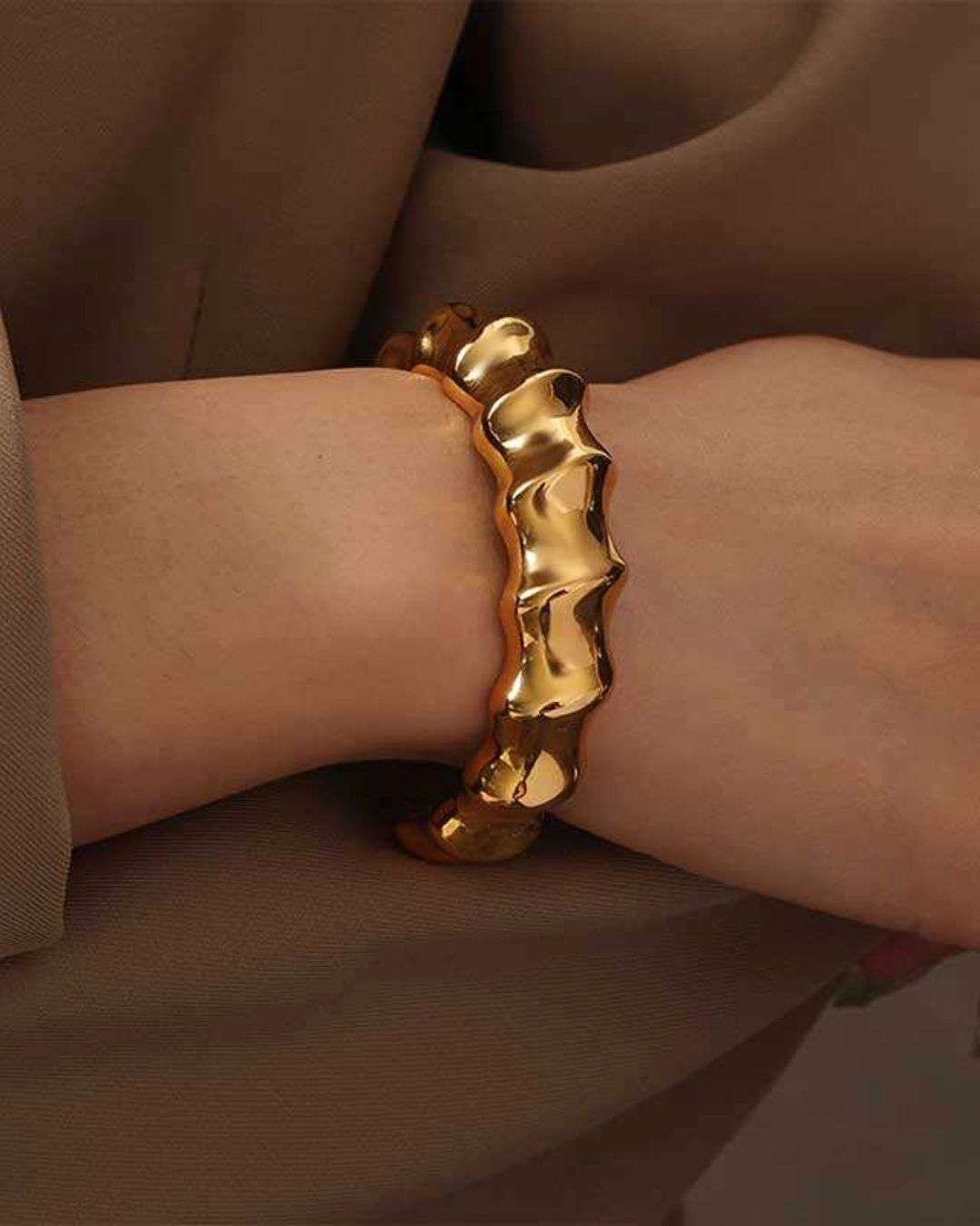 Golden Textured Metalic Handcuff / Kada