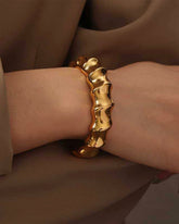 Golden Textured Metalic Handcuff / Kada