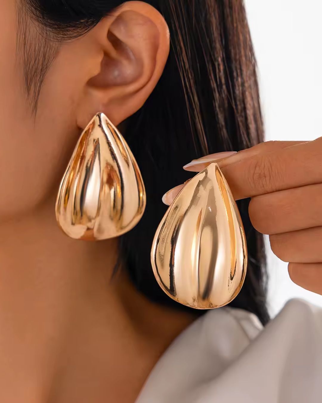 Metallic Oversized Leaf Earring