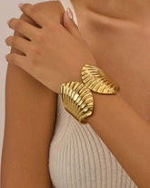 Golden Shiny Shell-Shaped Handcuff/Kada