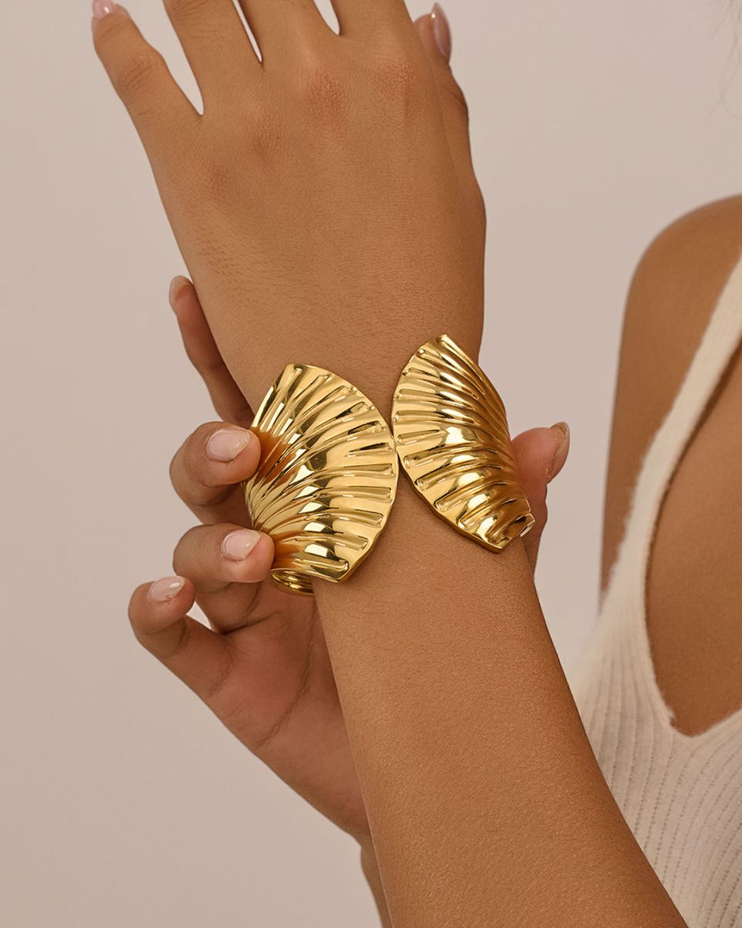 Golden Shiny Shell-Shaped Handcuff/Kada