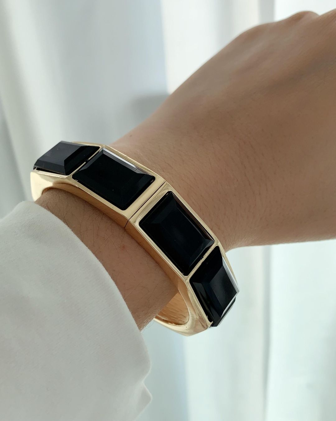 Black Rhinestone Openable Bracelet