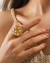 Shell Statement Finger Ring
