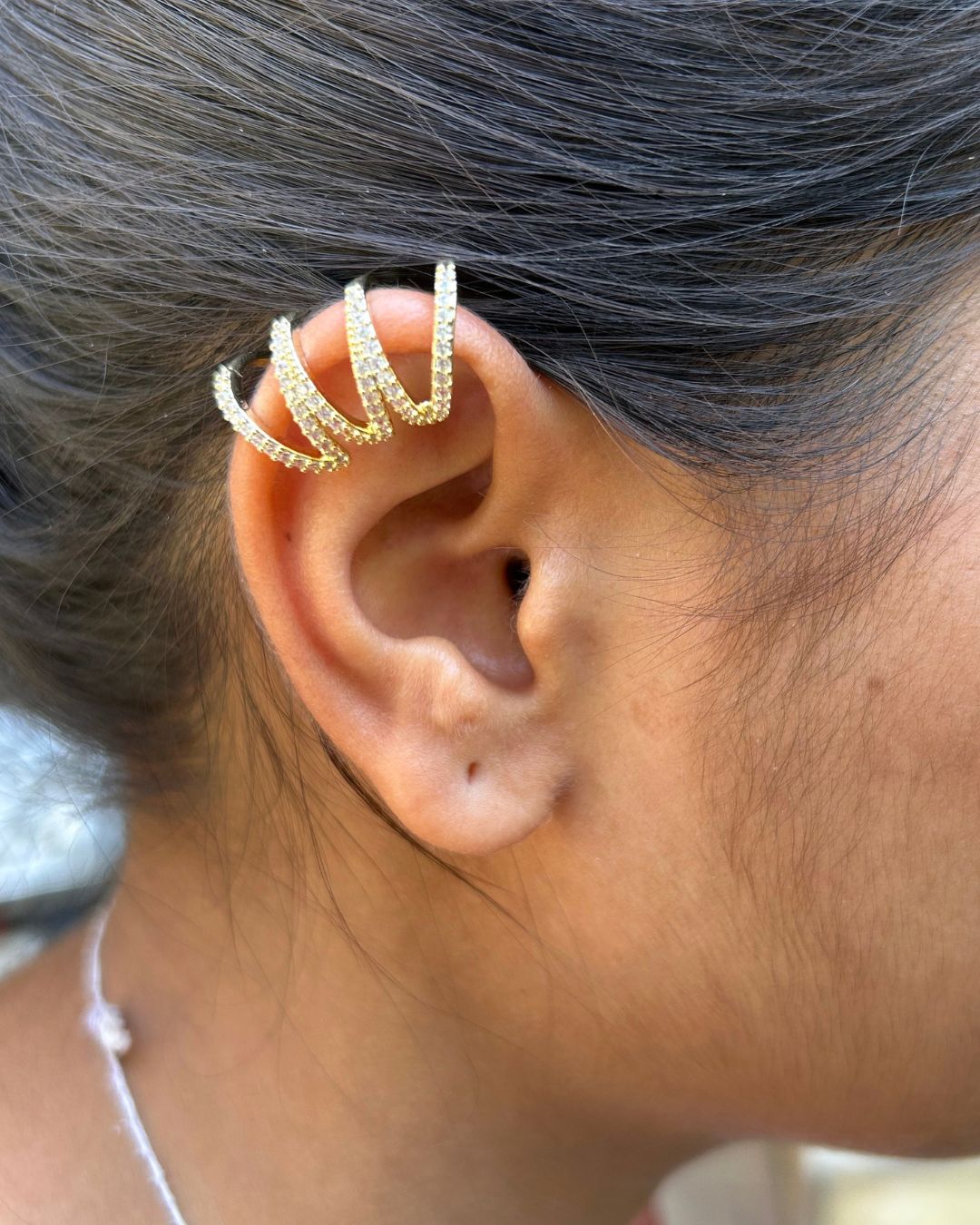 Dazzling Wrapped Line Golden Unisex Ear Cuff