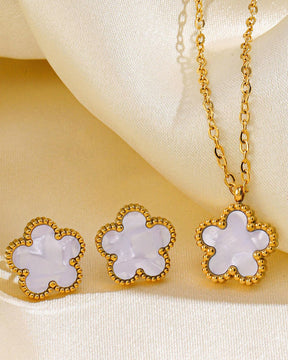 Cleo White Clover Pendant Set