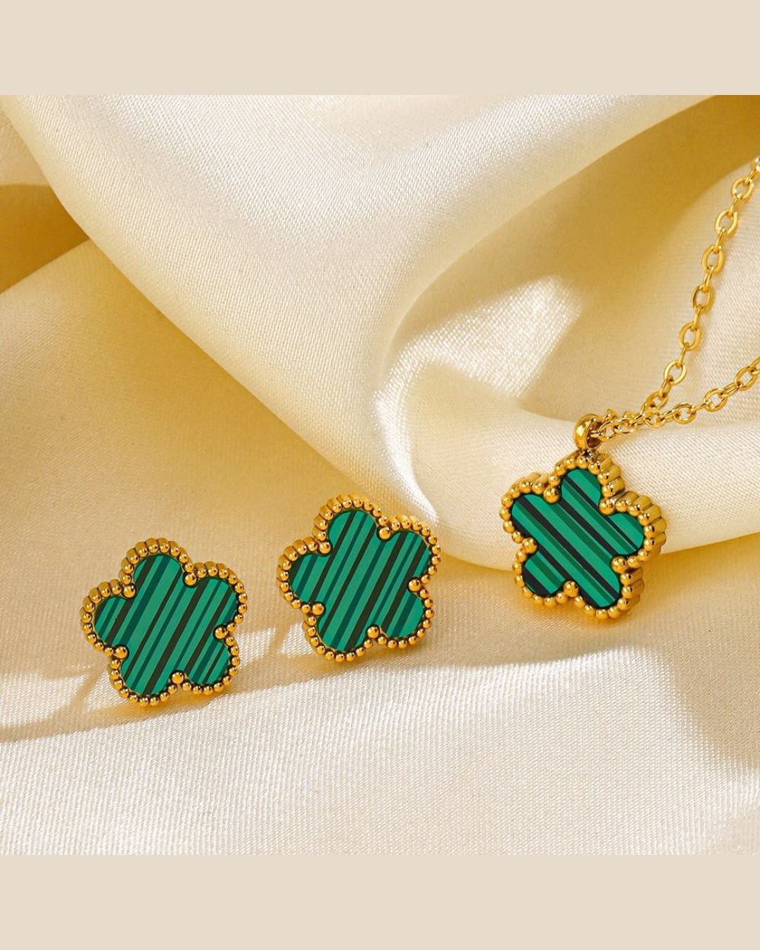 Cleo Green Clover Pendant Set