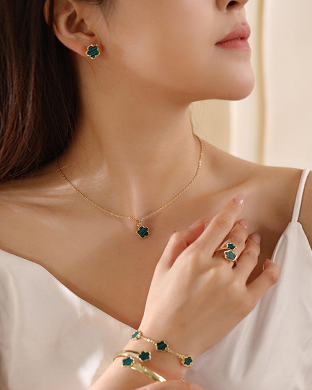 Cleo Green Clover Pendant Set