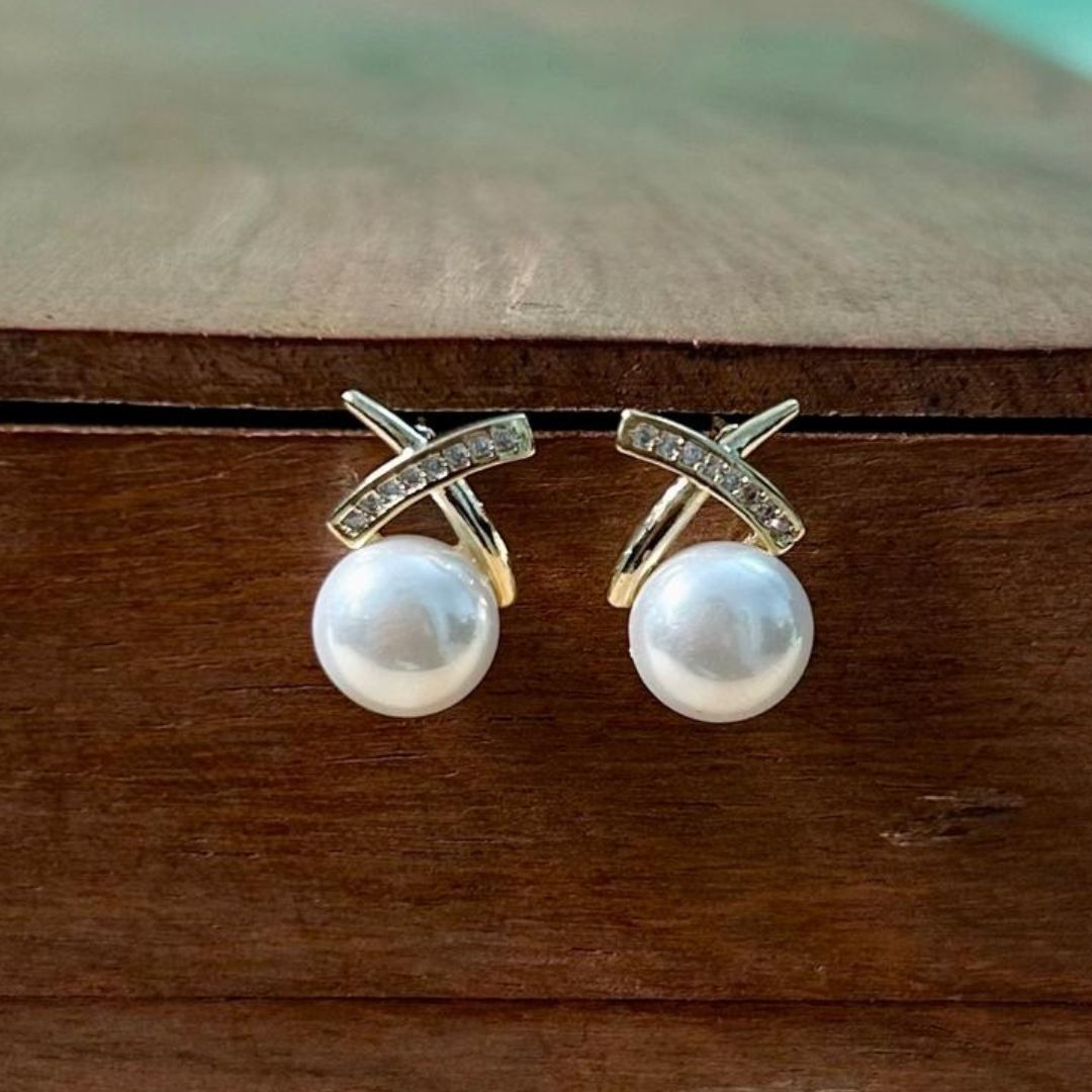 Bow Pearl Stud Earrings