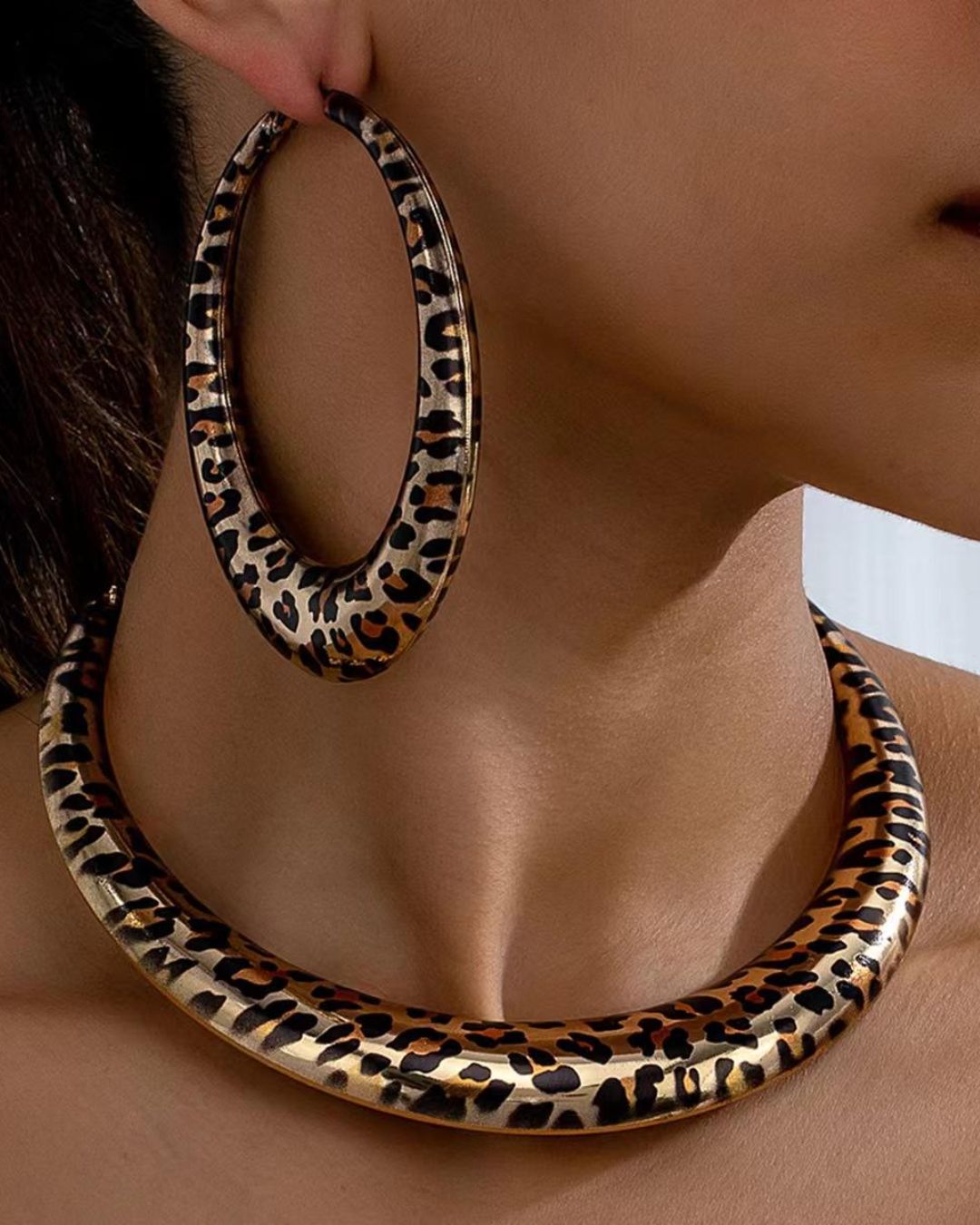 Animal Print Choker Necklace With Earrings