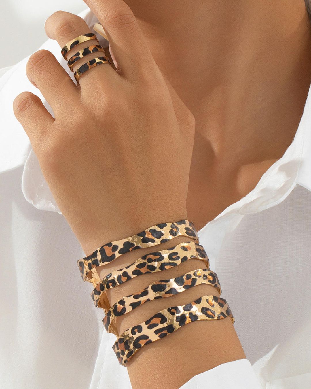 Animal Print Structured Handcuff With Finger Ring