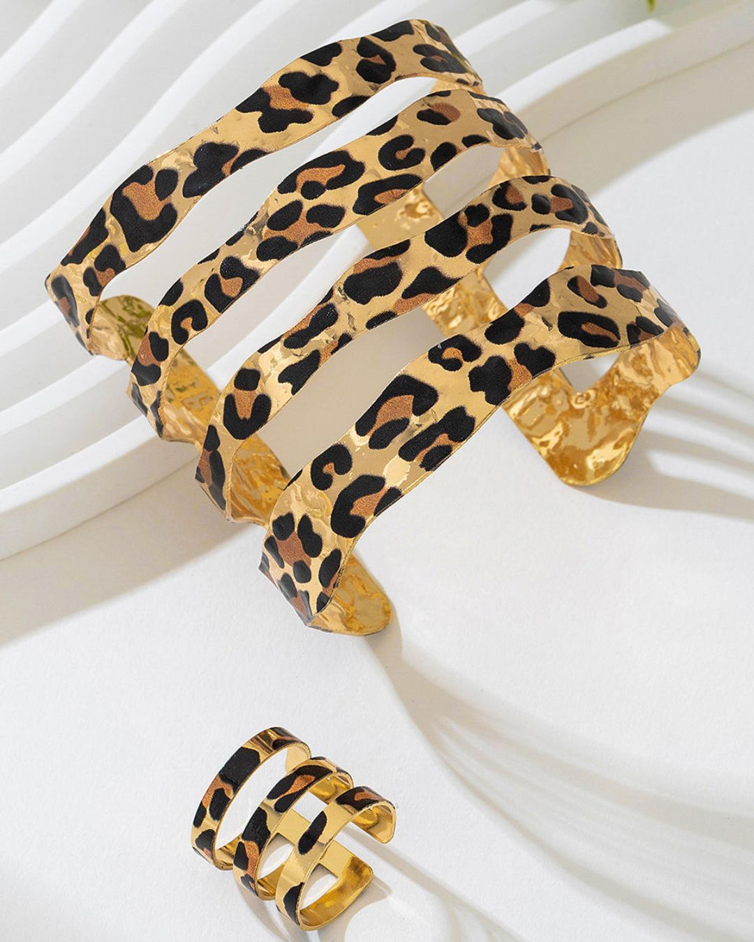 Animal Print Structured Handcuff With Finger Ring