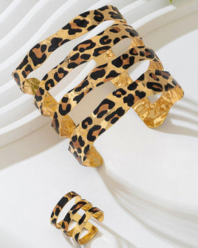 Animal Print Structured Handcuff With Finger Ring