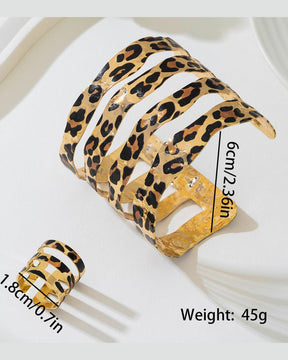 Animal Print Structured Handcuff With Finger Ring