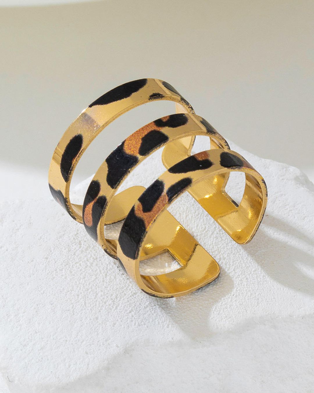 Animal Print Structured Handcuff With Finger Ring