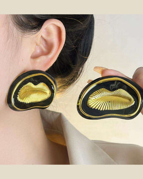 Vintage Gold Plated Artistic Lips Earrings