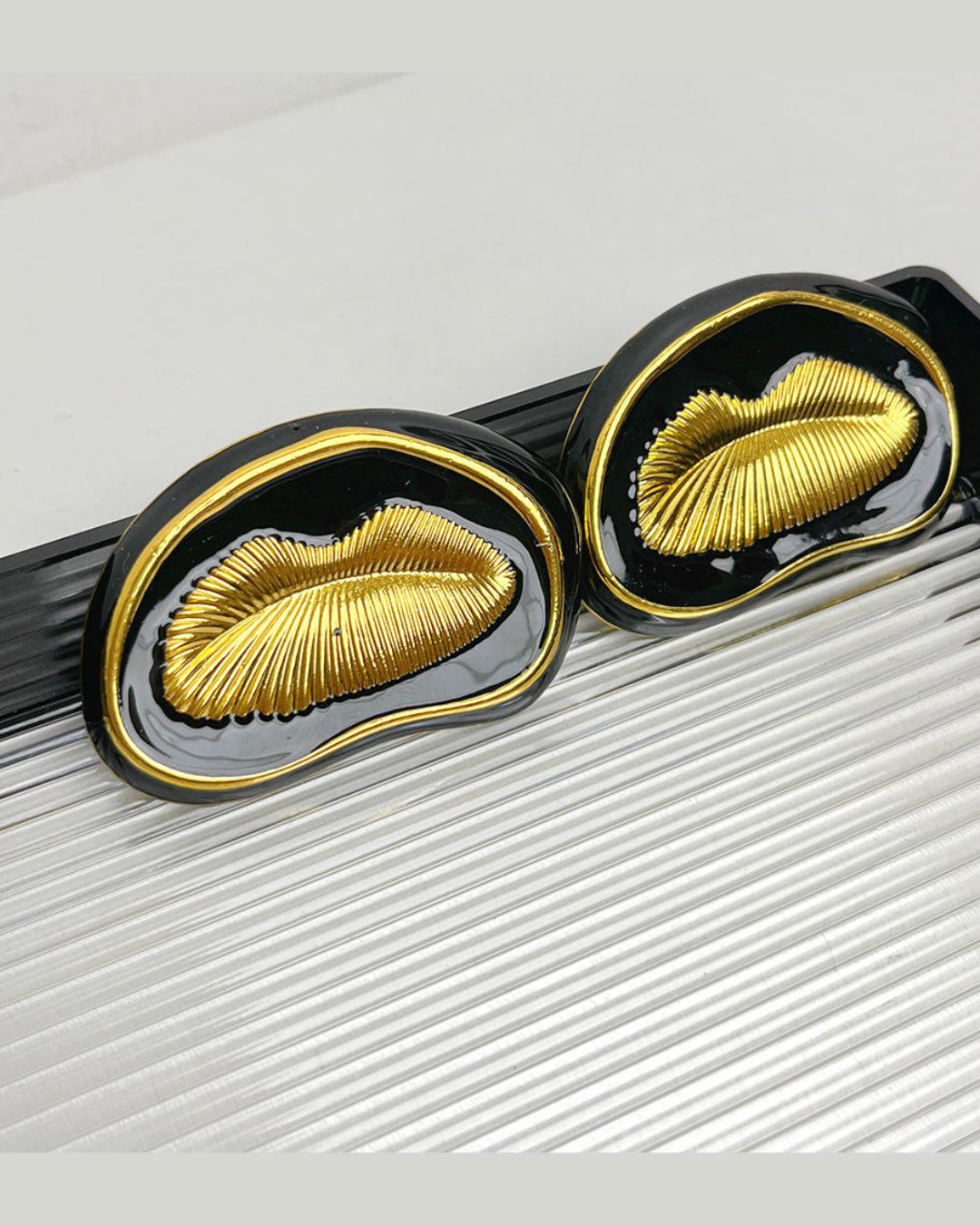 Vintage Gold Plated Artistic Lips Earrings