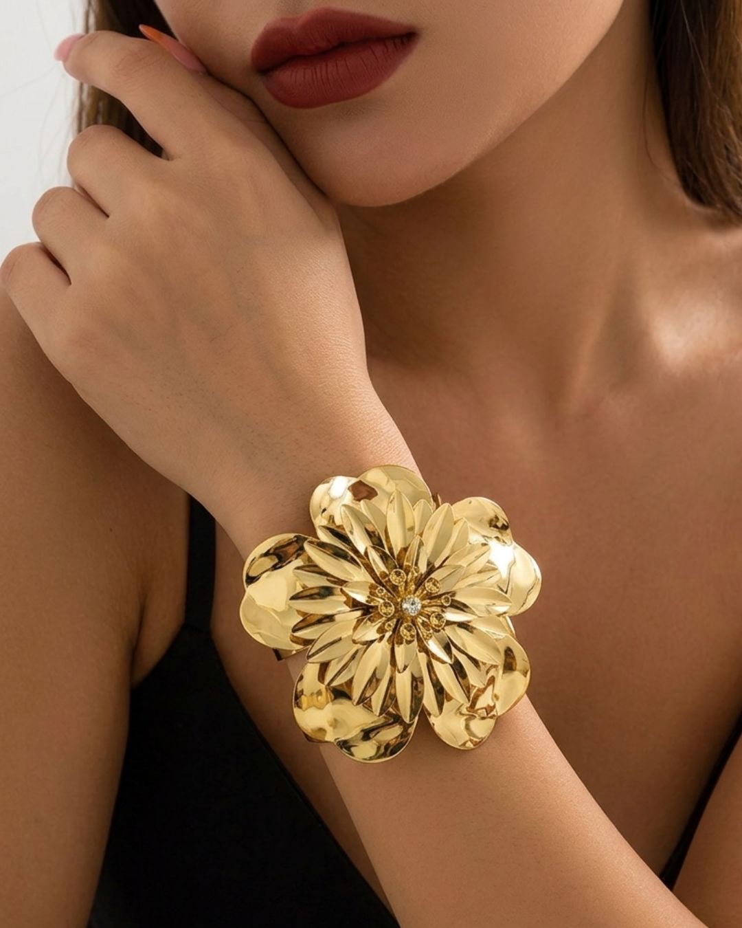 Golden Oversize Floral Metalic Handcuff
