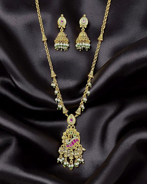 Bhagyashree Pink Antique Golden Necklace Set
