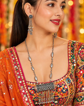Laida Women Silver-Plated Oxidised Artificial Stones & Beads-Studded Jewellery Set