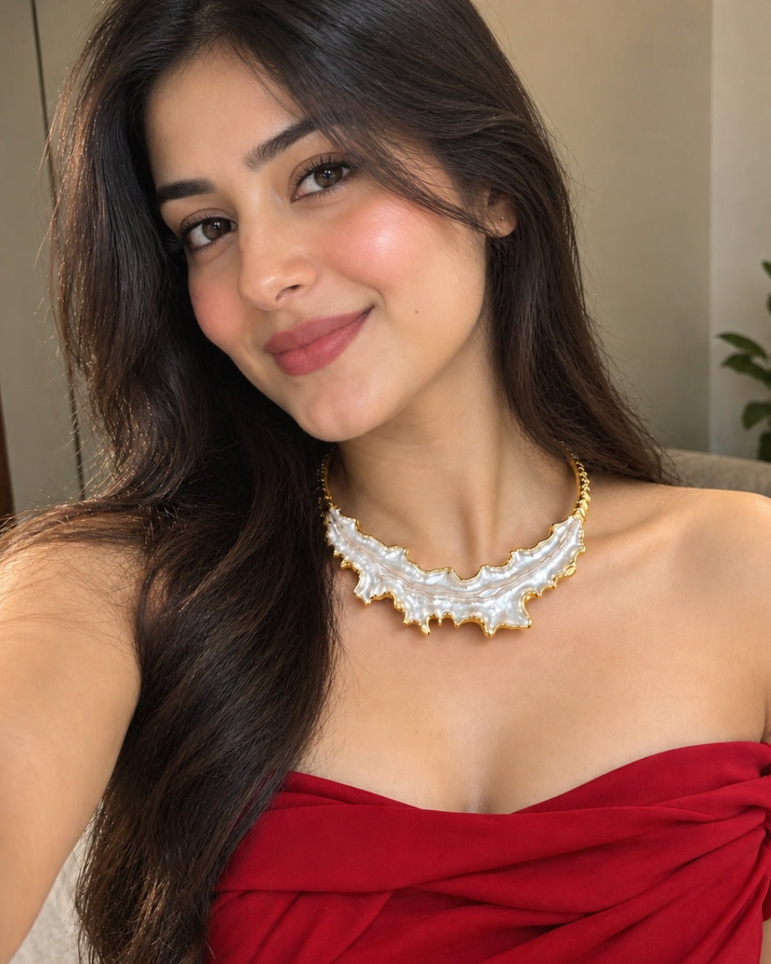 White Resin Textured Hasli Necklace