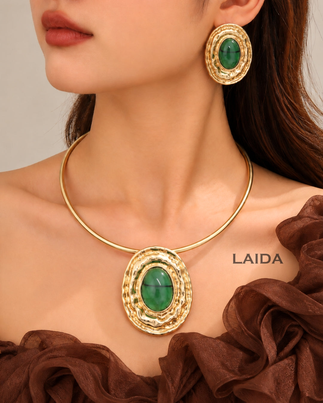 Green Oval Resin Hasli Necklace With Earrings
