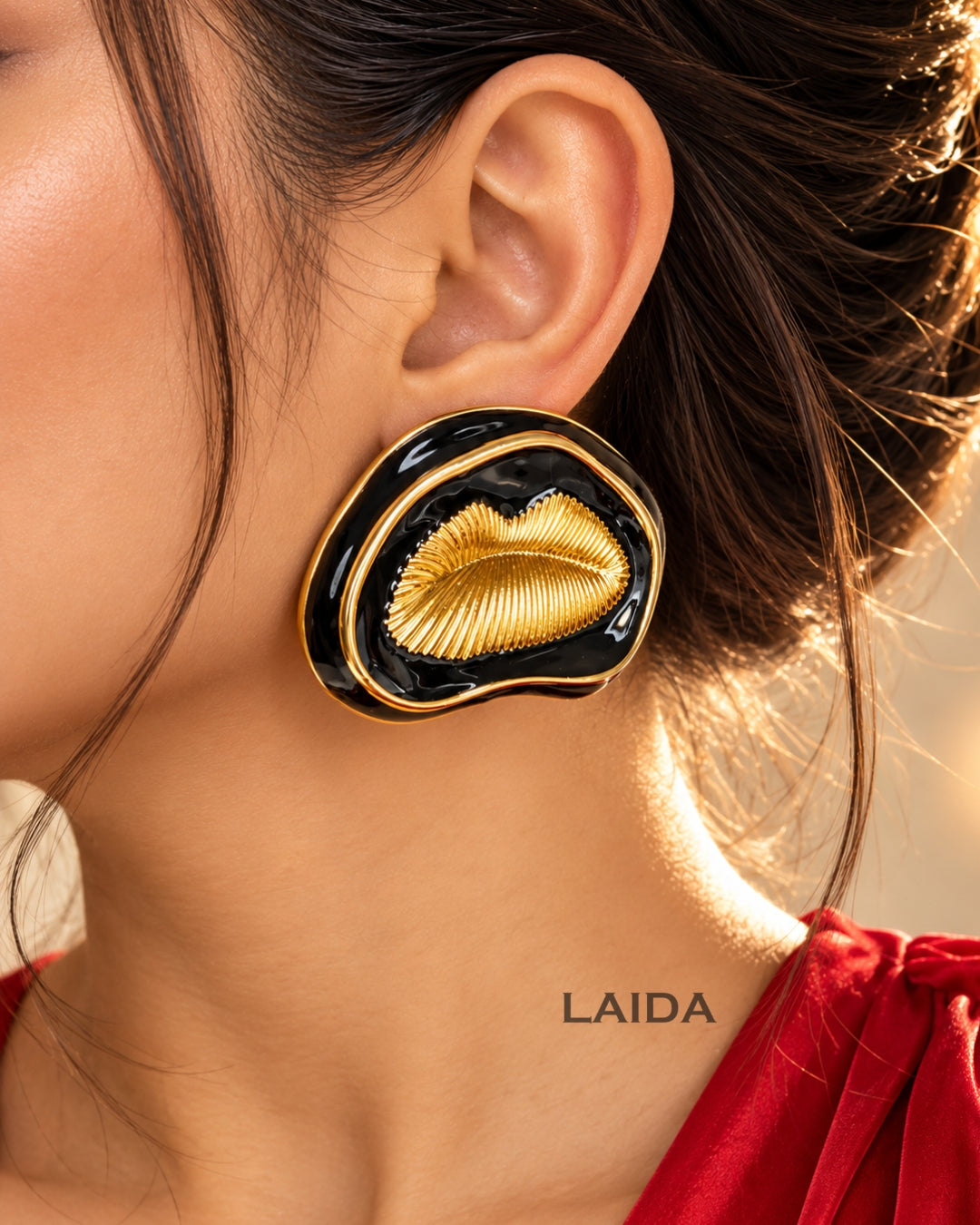 Vintage Gold Plated Artistic Lips Earrings